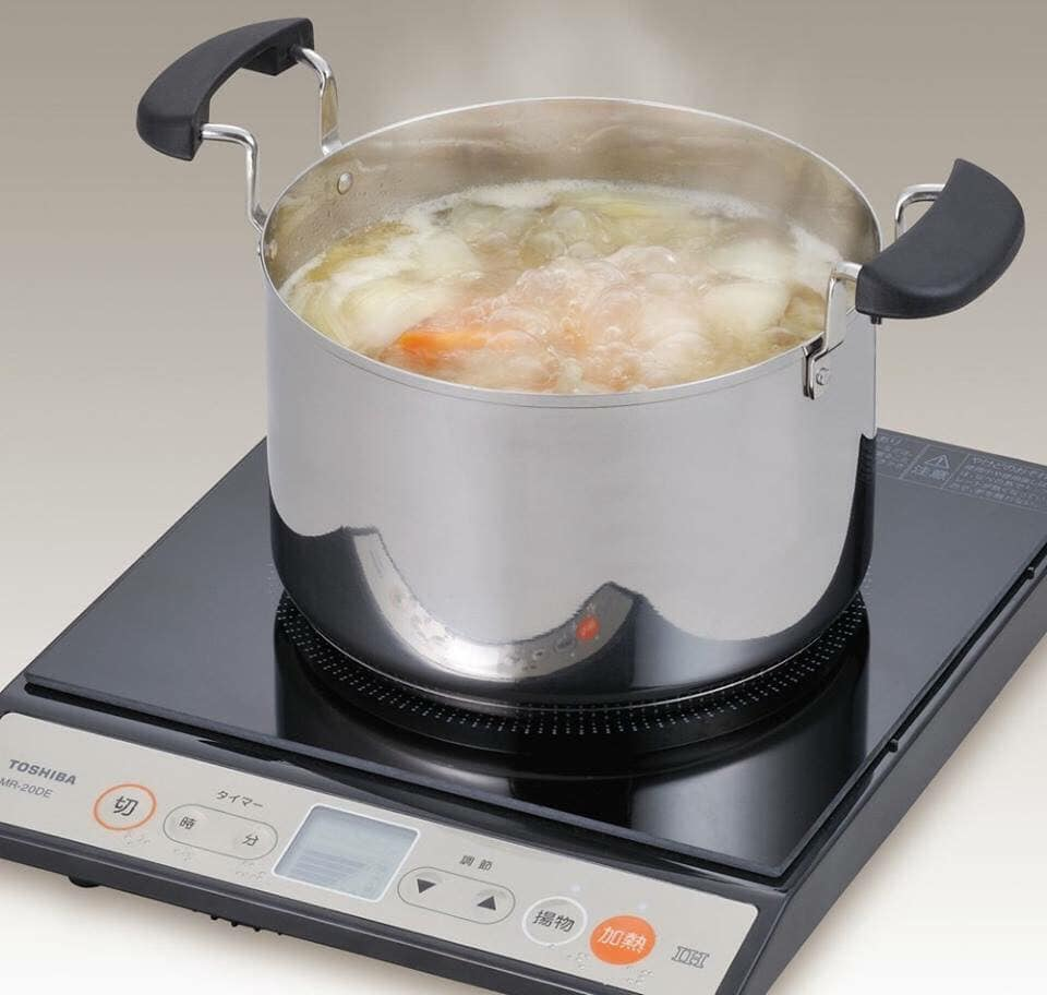 Đun sôi thức ăn trong nồi ủ