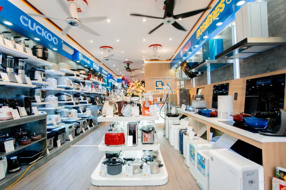 Cửa háng điện máy Quang Hạnh