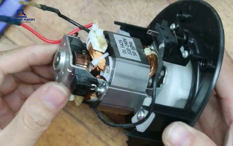 khắc phục máy xay sinh tố bốc khói