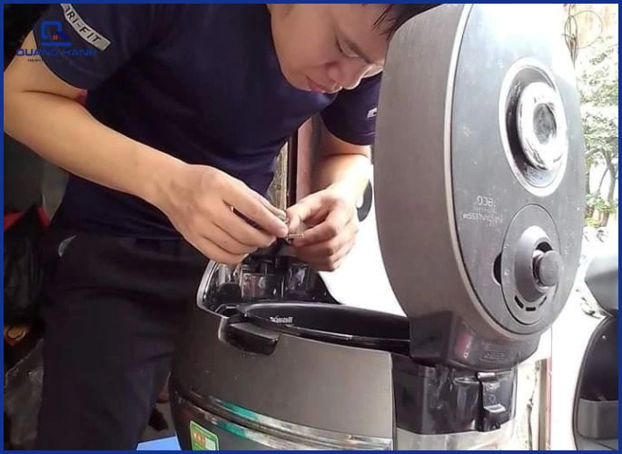 Nồi cơm điện báo lỗi ECO có tự sửa được không?
