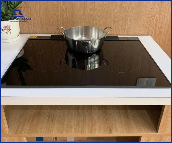 so sánh bếp từ smeg và mitsubishi