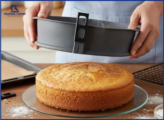 Lấy bánh ra và thưởng thức