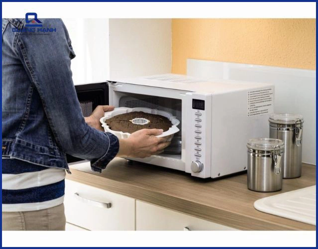 Lò vi sóng có nướng bánh tiện lợi cho gia đình
