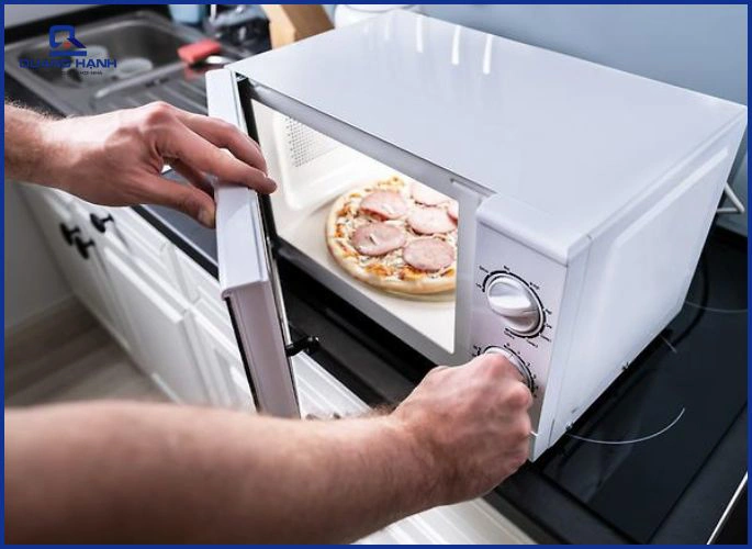lưu ý khi nướng pizza bằng lò vi sóng