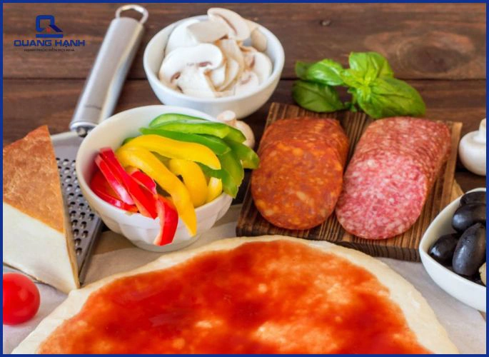 Chuẩn bị nguyên liệu làm pizza
