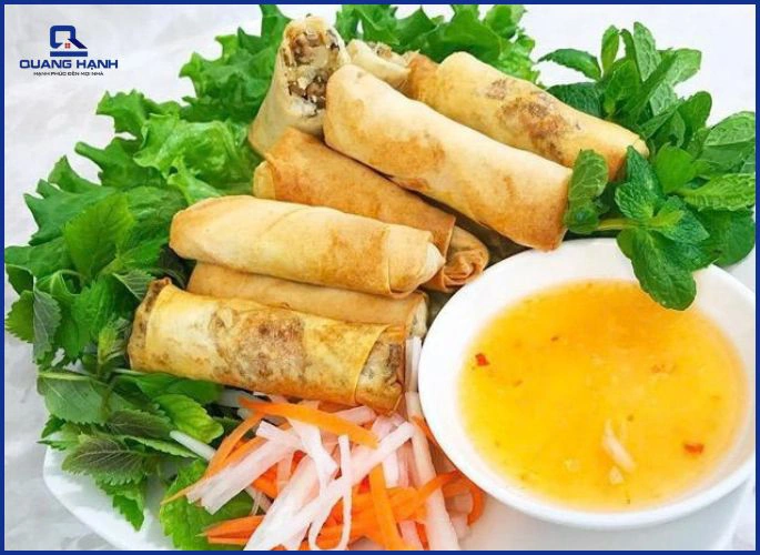 Không nên đậy kín khi chả giò còn nóng