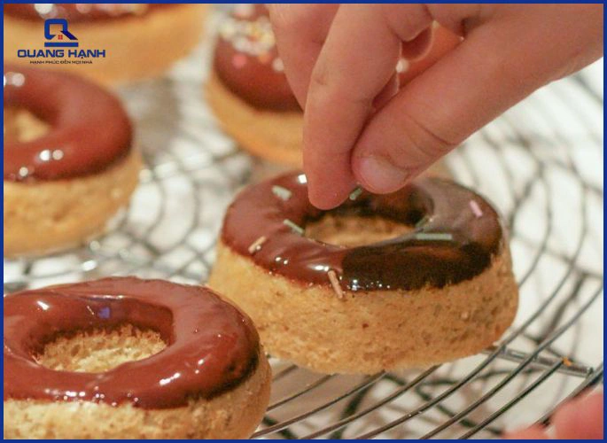 Cách trang trí và bảo quản bánh donut sau khi nướng