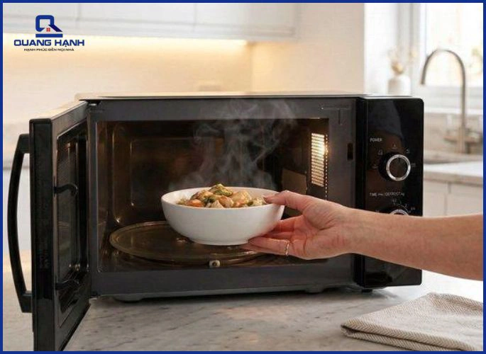 Cách sử dụng lò vi sóng hâm nóng thức ăn