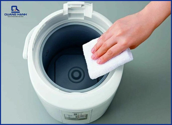 Kiểm tra và vệ sinh lòng nồi