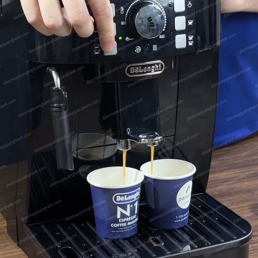 Ảnh thực tế Máy pha cà phê Delonghi ECAM12.122.B