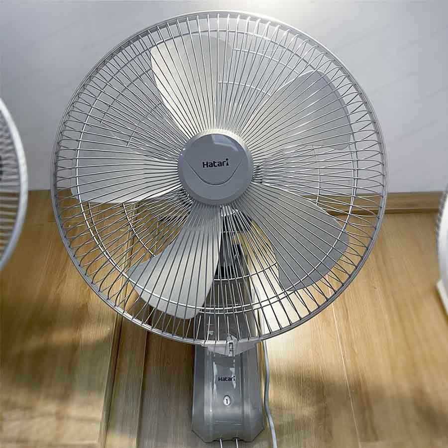 Ảnh thực tế Quạt treo tường Thái Lan Hatari IW18M1