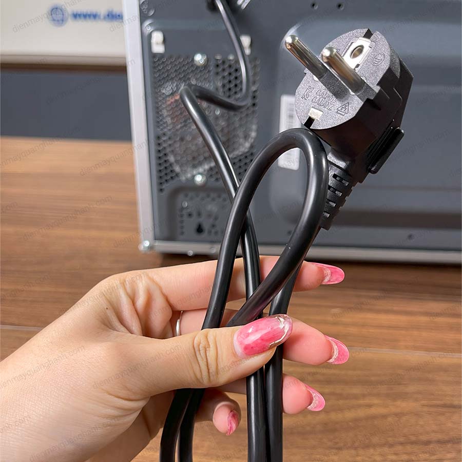 Ảnh thực tế Lò vi sóng Sharp R-207VN-SL