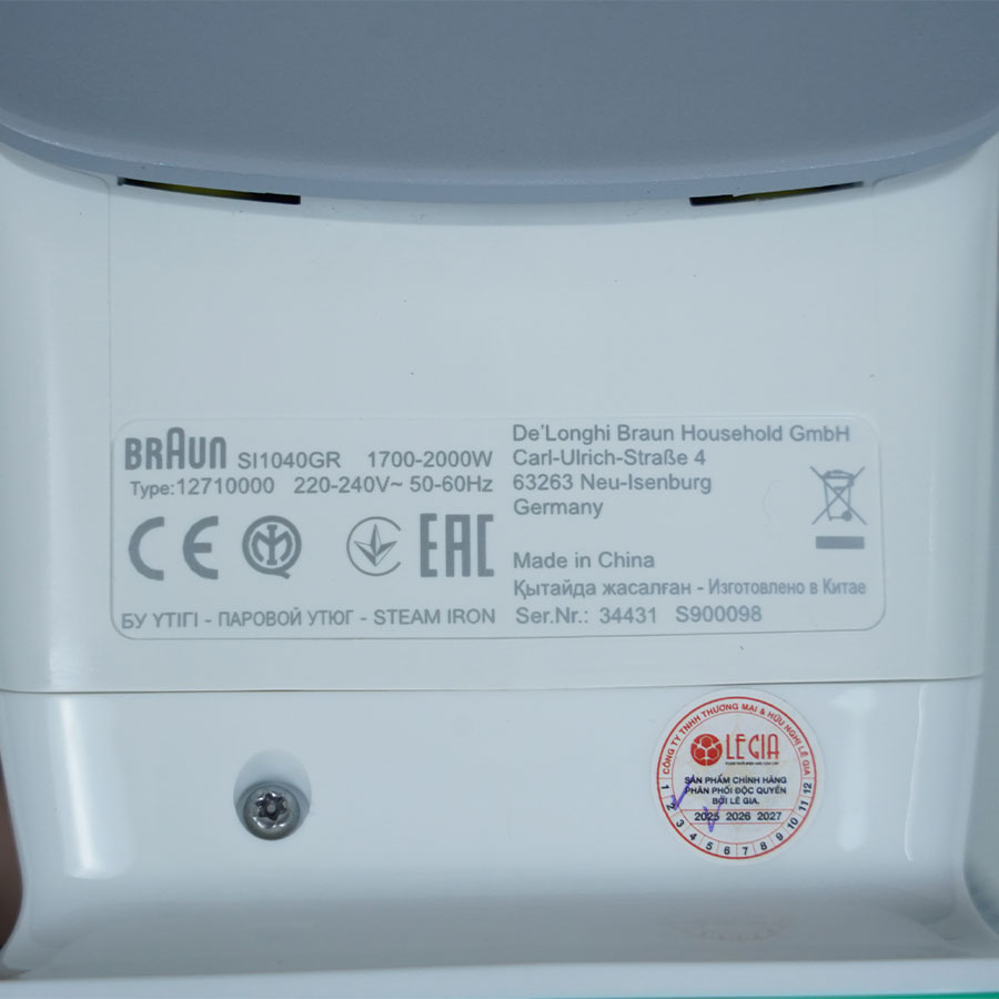 Ảnh thực tế Bàn ủi hơi nước Braun SI1040 GR màu xanh lá