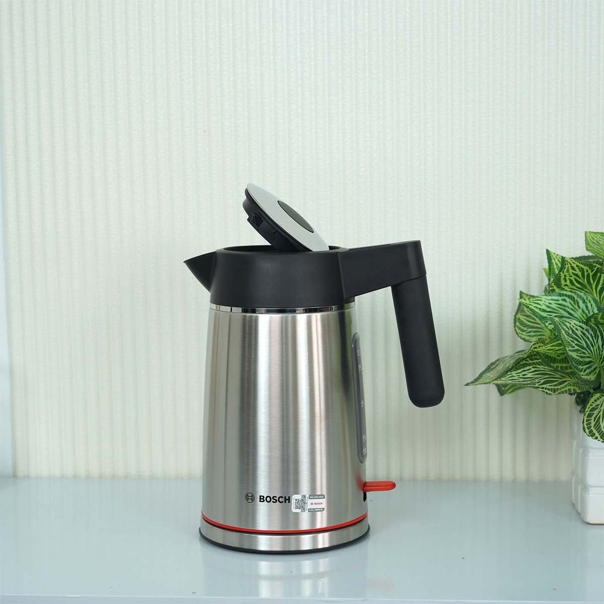 Ảnh thực tế Ấm đun siêu tốc Bosch TWK6M480