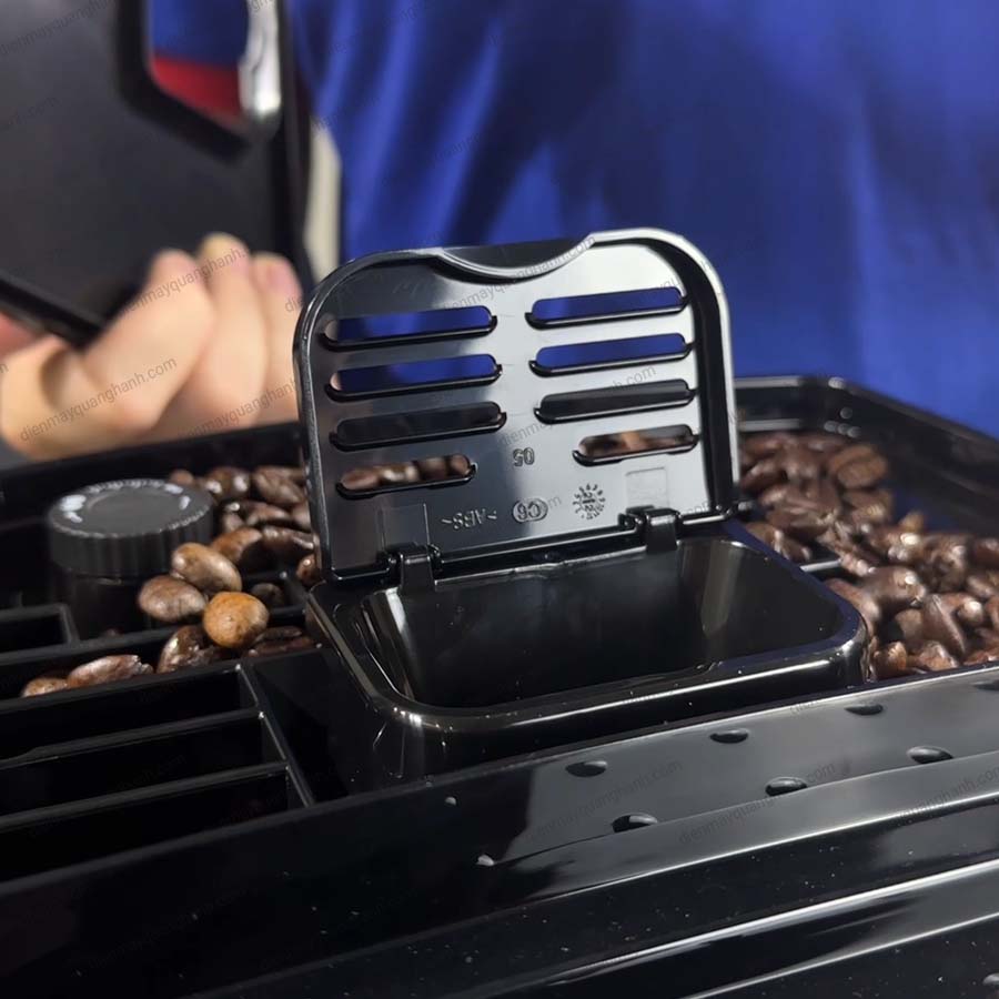 Ảnh thực tế Máy pha cà phê Delonghi ECAM12.122.B