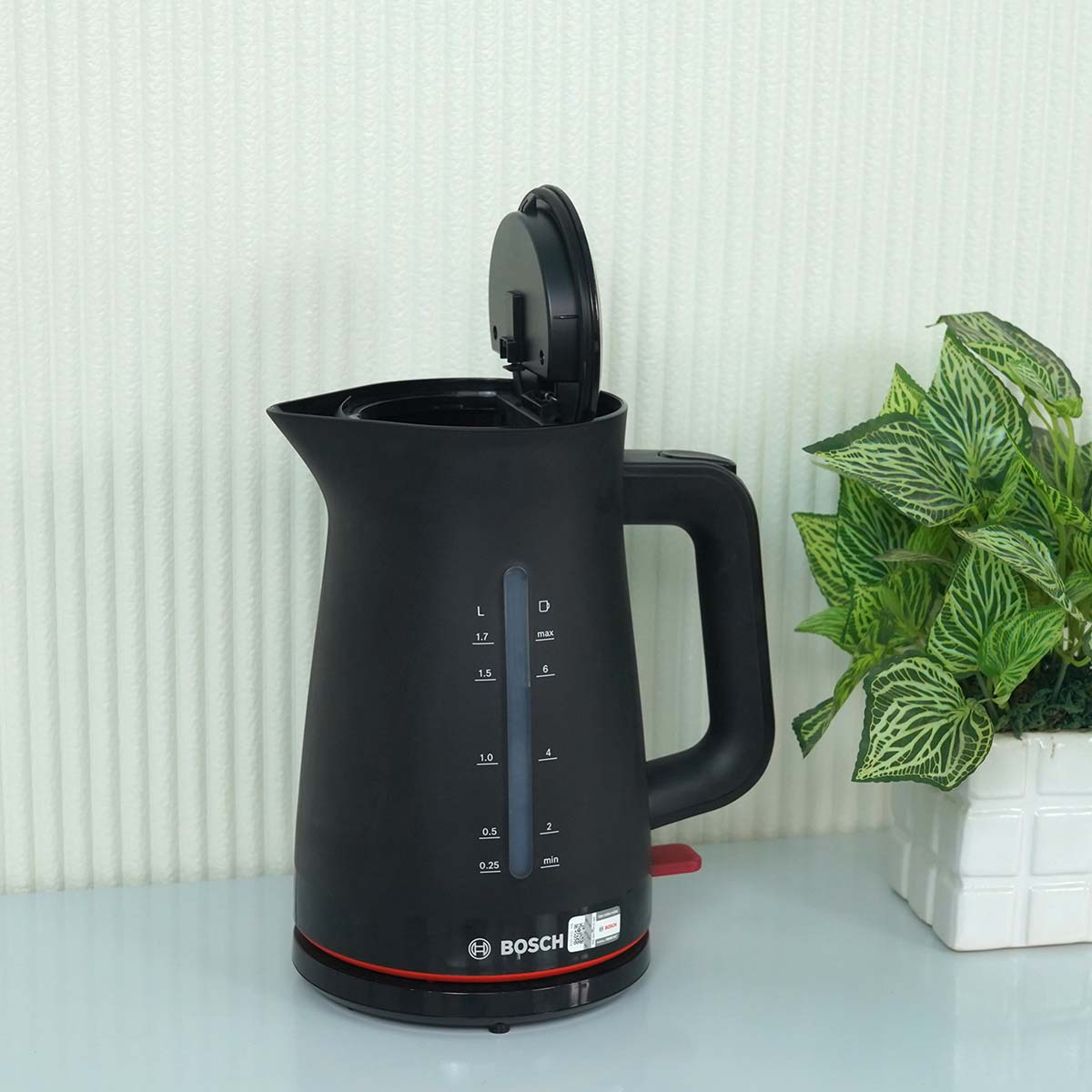 Ảnh thực tế Ấm đun siêu tốc Bosch TWK3M123 1.7 lít