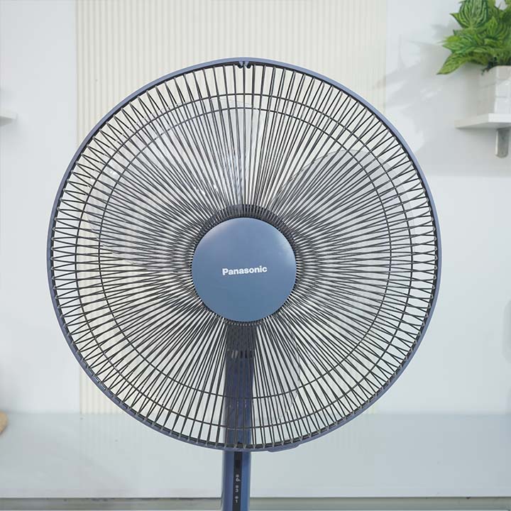 Ảnh thực tế Quạt đứng Panasonic F-409K có điều khiển