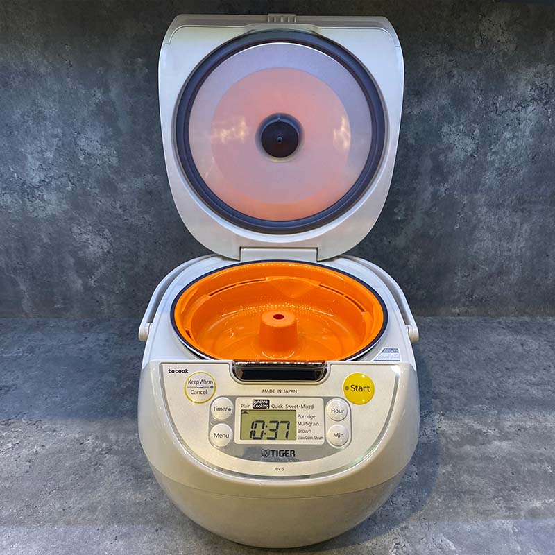 Nồi cơm điện tử Tiger JBV-S18W 1.8 lít