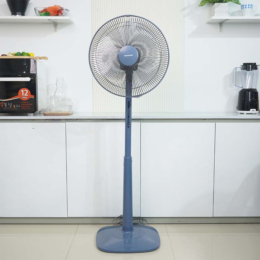 Ảnh thực tế Quạt đứng Panasonic F-409K có điều khiển