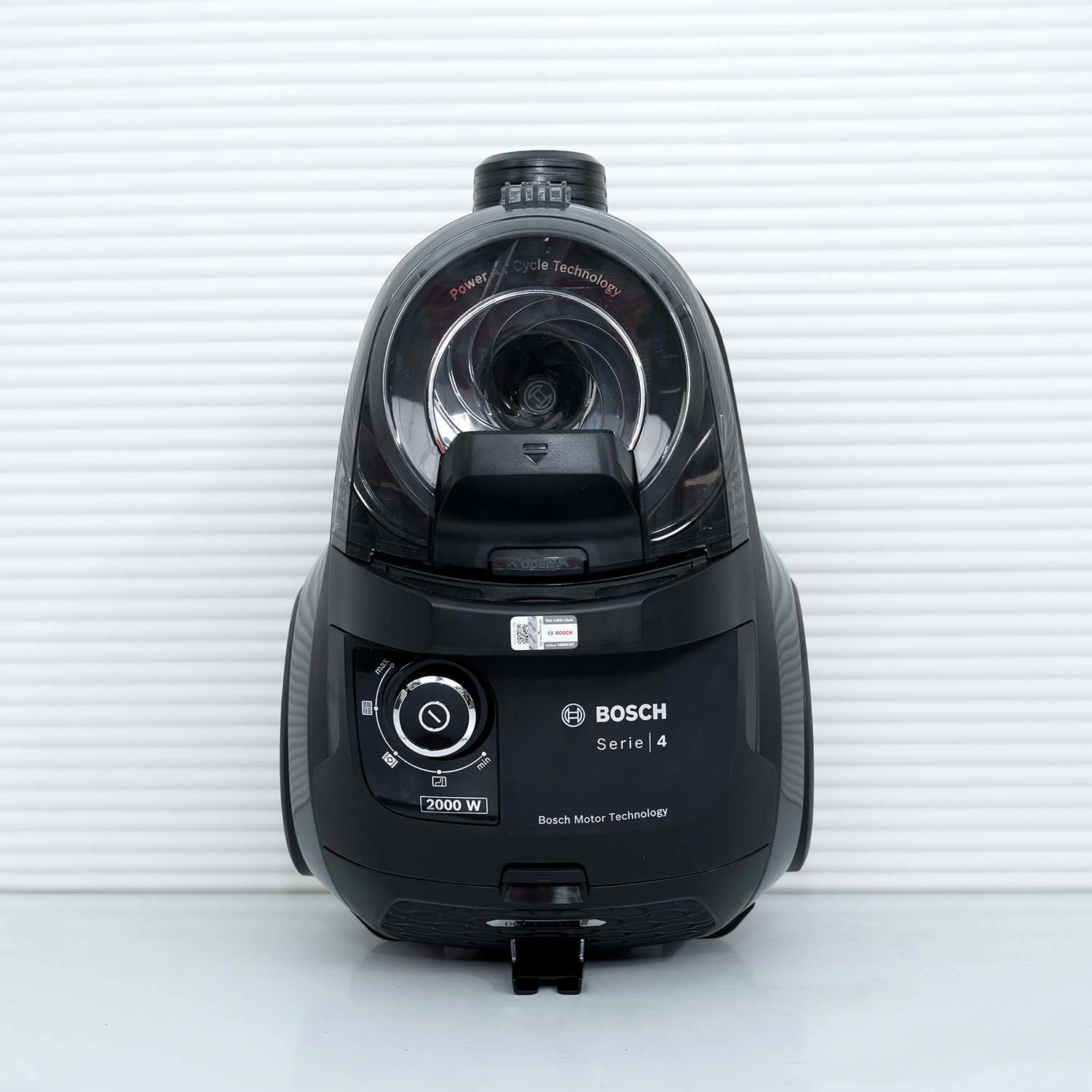 Ảnh thực tế Máy hút bụi có dây BOSCH BGS21WX100 Serie 4 công suất 2000W sản xuất tại Ba Lan