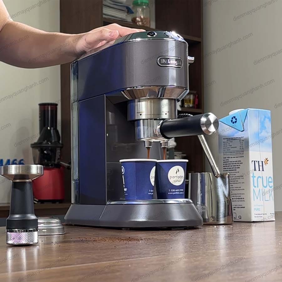 Ảnh thực tế Máy pha cà phê Delonghi EC885.BG