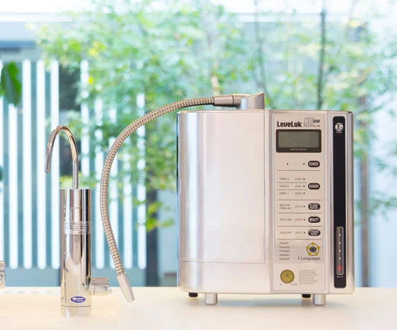 Máy lọc nước ion kiềm Kangen Leveluk SD501 Platinum